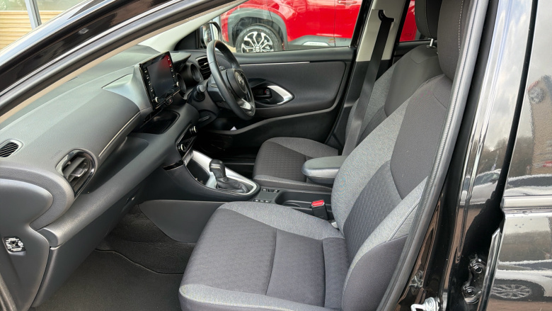 Toyota Yaris 1.5 Hybrid Design 5dr CVT Hybrid Hatchback